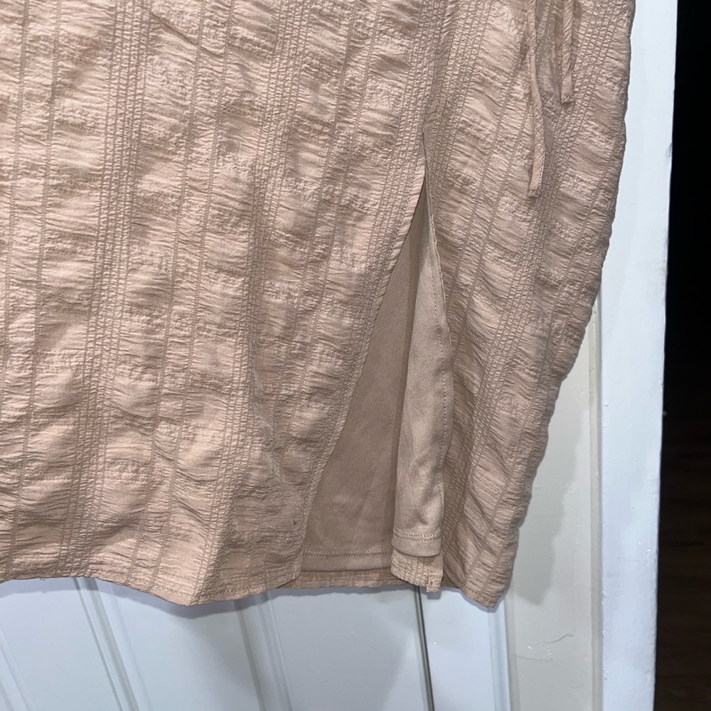 Tan textured cut out dress - Picture 3 of 3